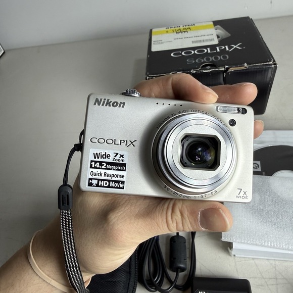 Nikon COOLPIX S6000 14.2MP 7x Zoom Digital Camera Bundle w/ Charger & Battery - Picture 7 of 16